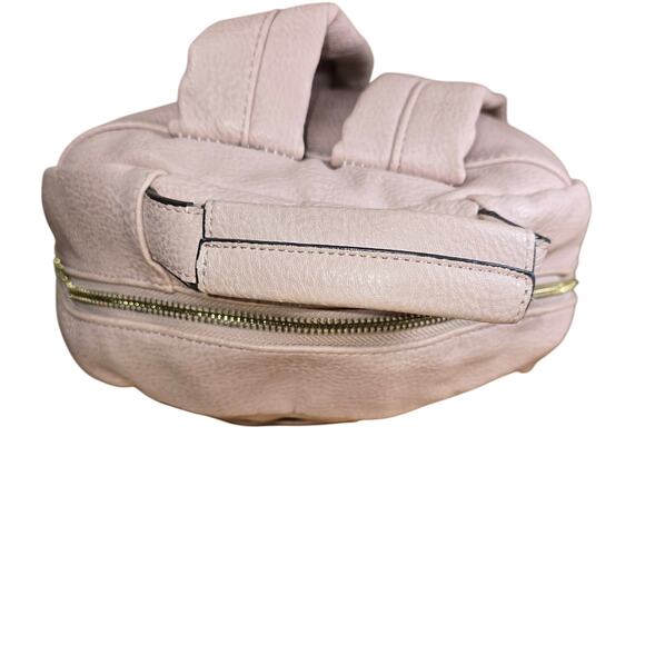 Steve Madden Pebbled Padded Fullsize Backpack 17x14x5. Gold Hardware. - Picture 6 of 8